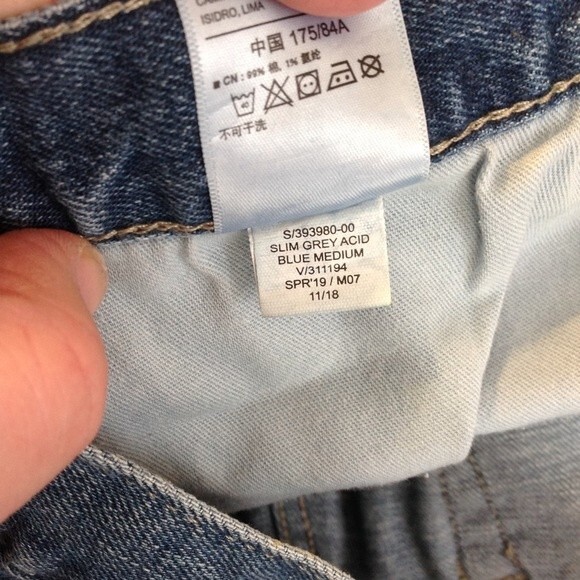 OLD NAVY Men's 33 X 32 Slim Built-in-Flex Denim Blue Jeans Med Wash Distressed - Picture 7 of 7